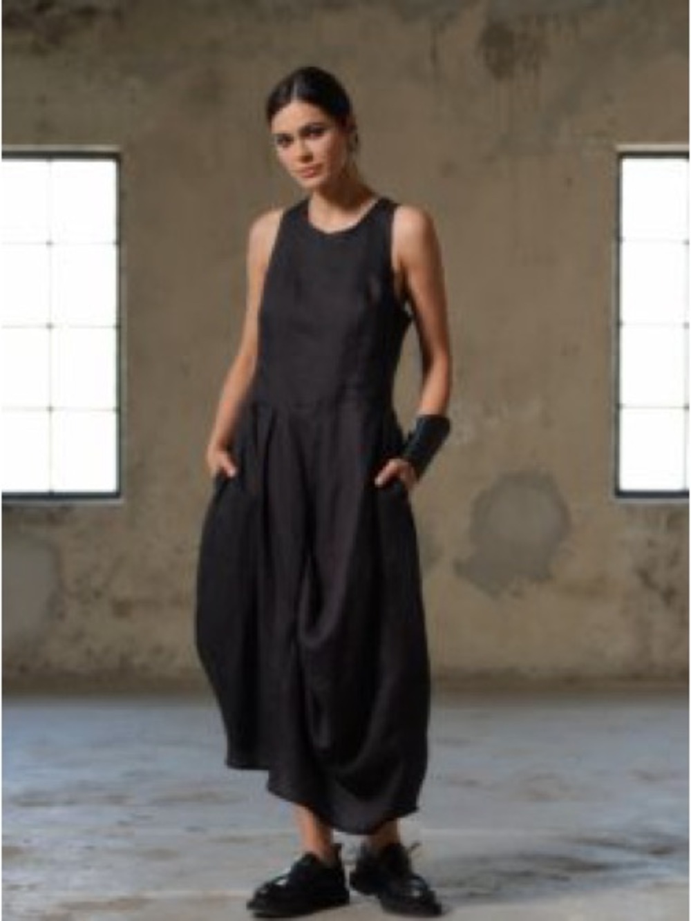100% Linen - Made in Italy -Minimal Black Sleeveless Midi Dress with Pockets - Picture 1 of 2
